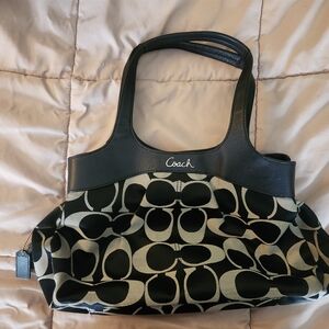 👜Authentic Coach Signature Lexi  shoulder bag